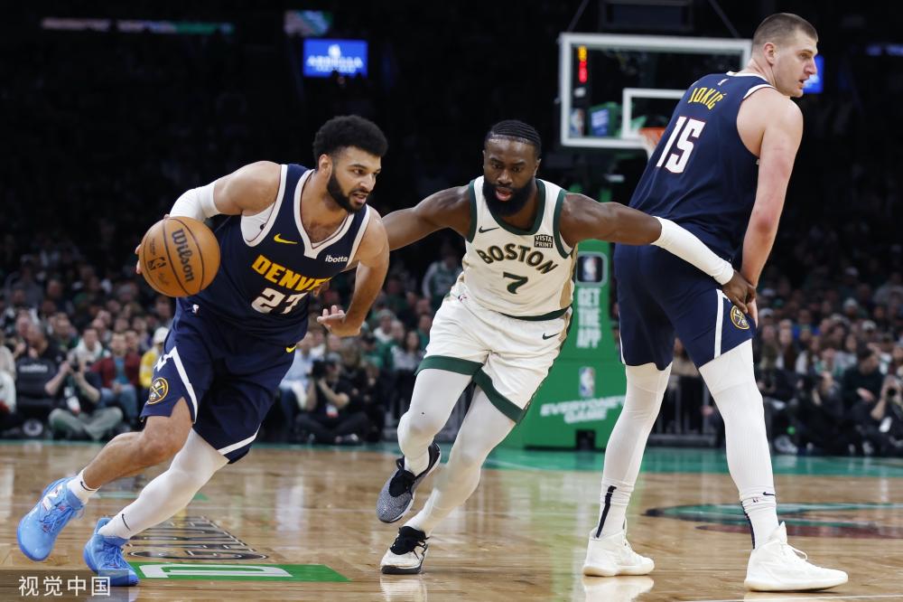 她在场上的 她在场上的