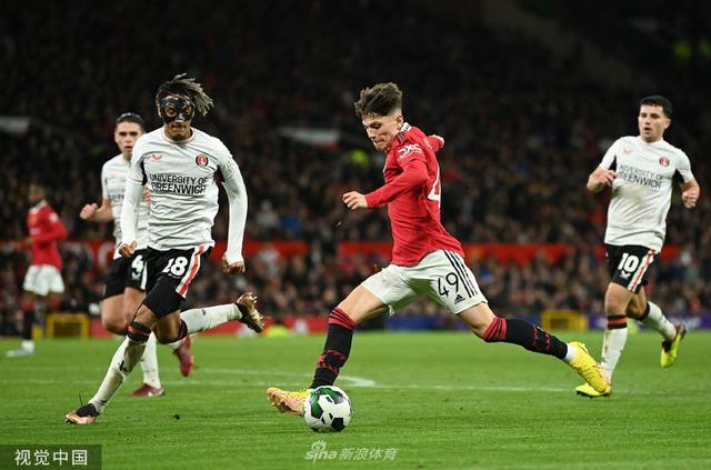 新合同给多少❓17岁亚马尔现周薪3.2万，本赛季11球15助身价1.8亿.